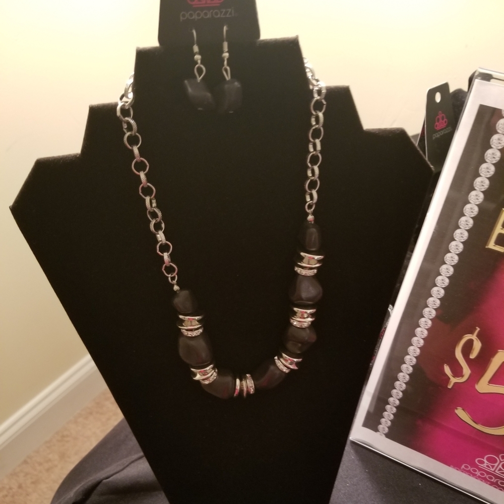 Paparazzi Necklace and Bracelet Set